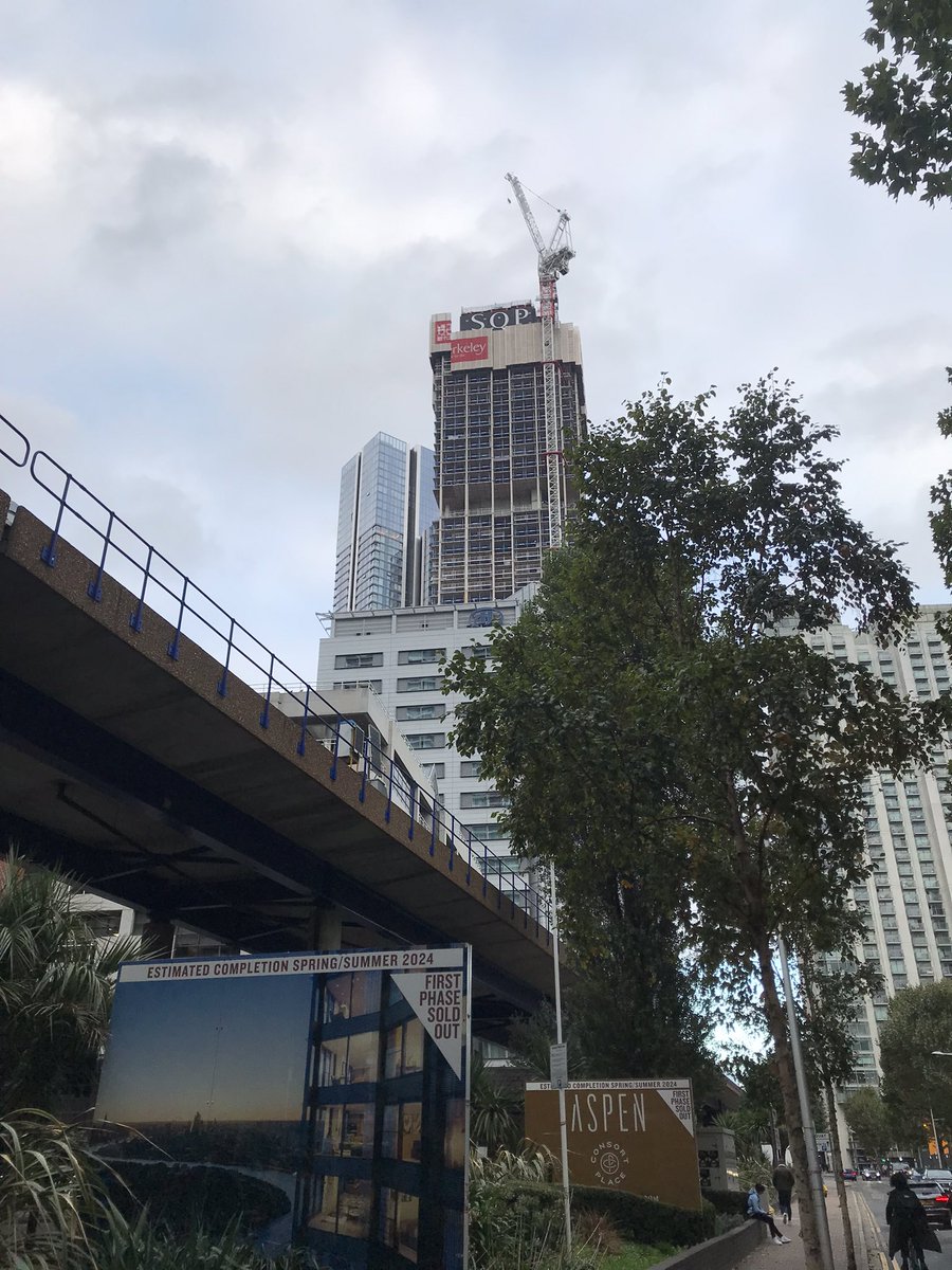 TheStephenShard's tweet photo. South Quay Plaza 4 Construction today 🏗🏙 7th October 2022 #London #CanaryWharf #IsleOfDogs #MarshWall #SouthQuay #SouthQuayPlaza #SouthQuayPlaza4 #LondonConstruction #Construction #LondonPhotography https://t.co/bg9p9P7UWh