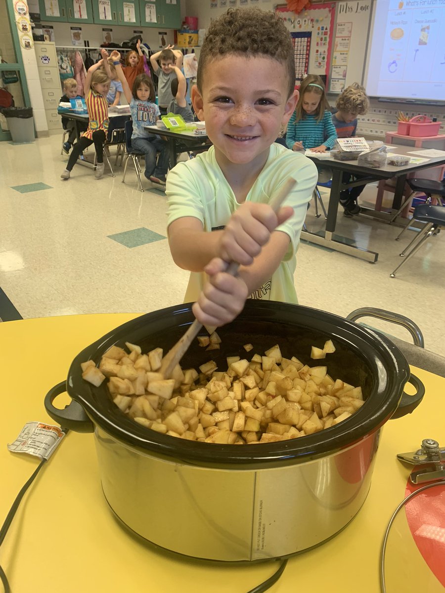 MrsLaneSMEK's tweet photo. To end our Apple Unit we celebrated by having an apple tasting party! Some of our favorites included homemade applesauce and apple pie in a cup! Happy Friday from the best Kinder crew! ๐๐๐#BecomeBelongBeNorthern #SMERides https://t.co/WXFMvbdSaq