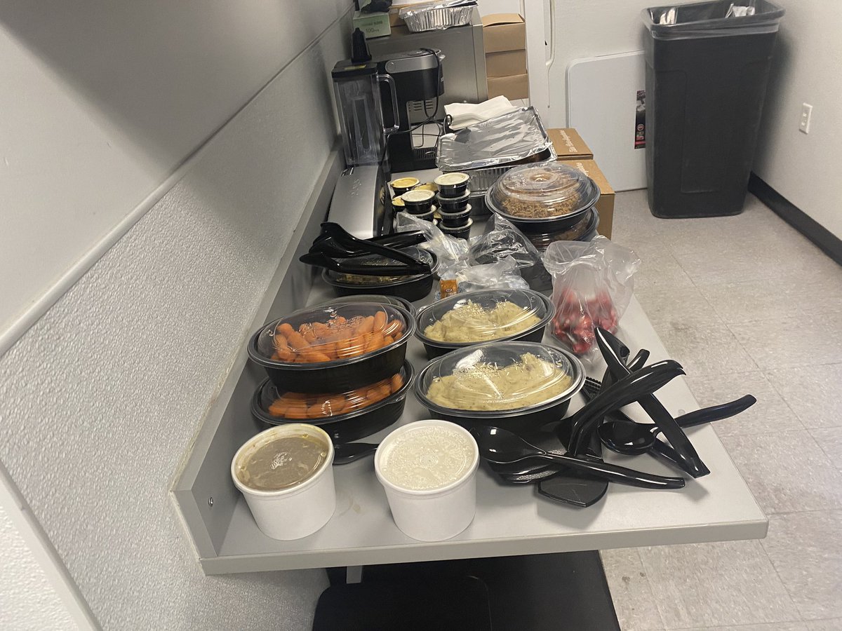 LibertyStore22's tweet photo. Thanks @Woody0709 and  @SyedAAbir1 !  Truly a FEAST to celebrate the ones who help our clients! #AYS #KAMO https://t.co/8loPX1PgxO