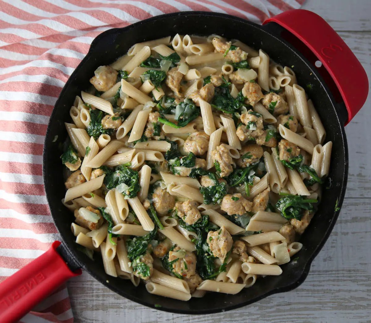 The weekend starts with this Creamy Chicken Sausage and Spinach Pasta! tastefulventure.com/creamy-chicken… #FridayVibes #EasyRecipes
