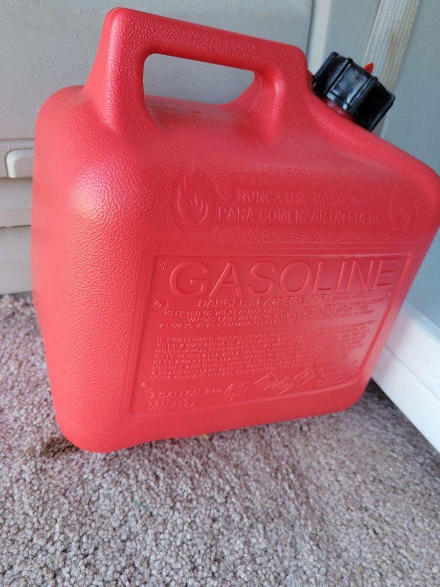Broke my 20yr streak of not running out of gas today... shout out to Steve <a href="/CentrisFCU/">Centris Federal Credit Union</a> for helping me out! Now I have a shiny new gas can... so that's kool