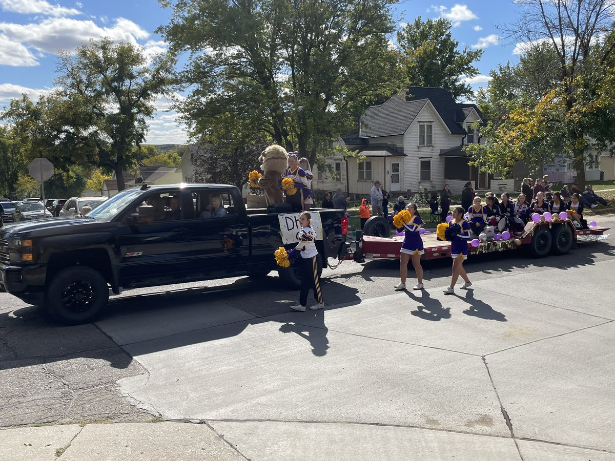 Beautiful day for a HOCO parade!!!!  Good luck tonight Monarchs!! 💜💛