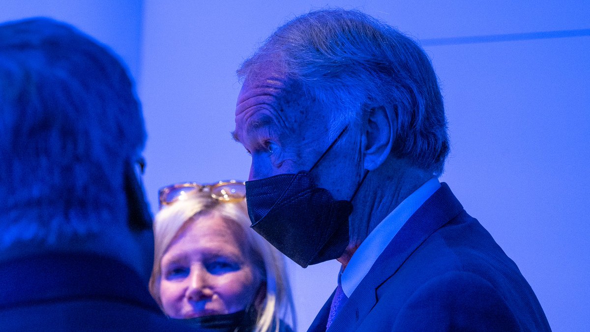 museumofscience's tweet photo. Thank you to @SenMarkey and @NSF @DrPanch for visiting the museum today and highlighting the crucial partnerships between government, industry, academia, and research in advancing science and technology for all! Shout out for keeping it cool in our exhibit, Arctic Adventure🐧😎 https://t.co/W72C0hCBwR