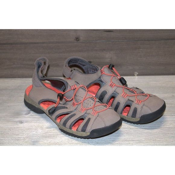 ChristianeElls's tweet photo. So good I had to share! Check out all the items I'm loving on @Poshmarkapp from @buffy_star #poshmark #fashion #style #shopmycloset #clarkscollection #merrell #reebok: https://t.co/uYSNOztHIU https://t.co/YCJFxAUEVb