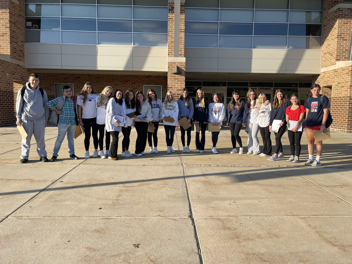 mjbartchak's tweet photo. Busy day in FCS at East! Class Trip, Cinnamon Buns, and Babies!!! I love my job!!! https://t.co/f50TCWgPJ5