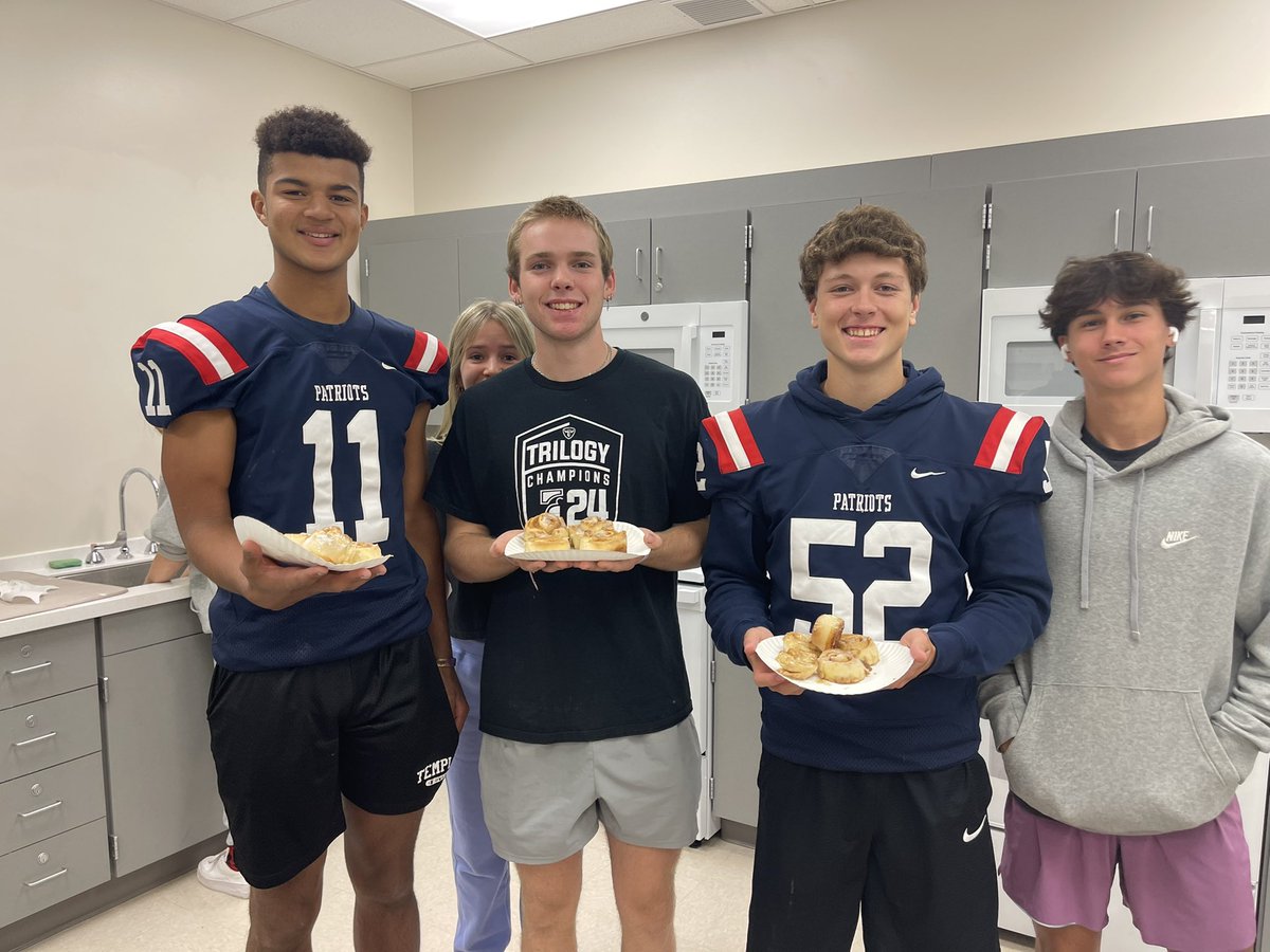 mjbartchak's tweet photo. Busy day in FCS at East! Class Trip, Cinnamon Buns, and Babies!!! I love my job!!! https://t.co/f50TCWgPJ5