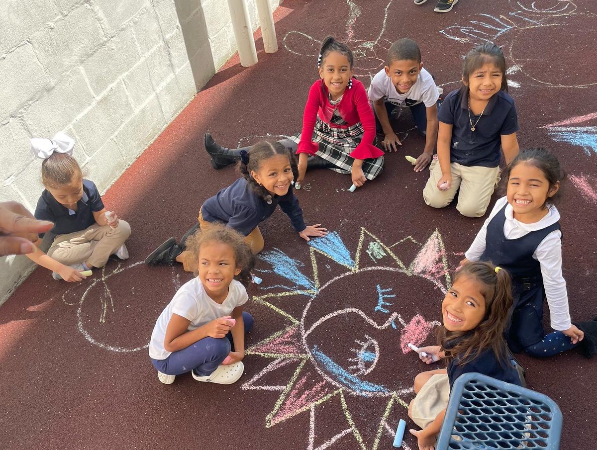 acpublicarts's tweet photo. We are ONE day away from #chalkaboutac2022 🥳Today we had a blast chalking with the students at Texas and Sovereign ave schools. Come create with us tomorrow, click the link to register: https://t.co/pCrwoXoK3m
#acaf #chalkaboutac #doac #atlanticcity #whynotac #njarts https://t.co/7xGDW72p89