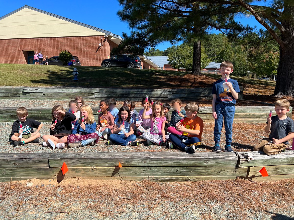 PHE_Mariners's tweet photo. What a fun afternoon! Our Mariners closed out our SOS Fundraiser with some major FUN! The Dunk Tank Finale did not disappoint! @Mariners27312 @MarinersPTA 
#perryharrison #onechatham #fundraiser @ChathamCoSch https://t.co/1ltXzlEgnM