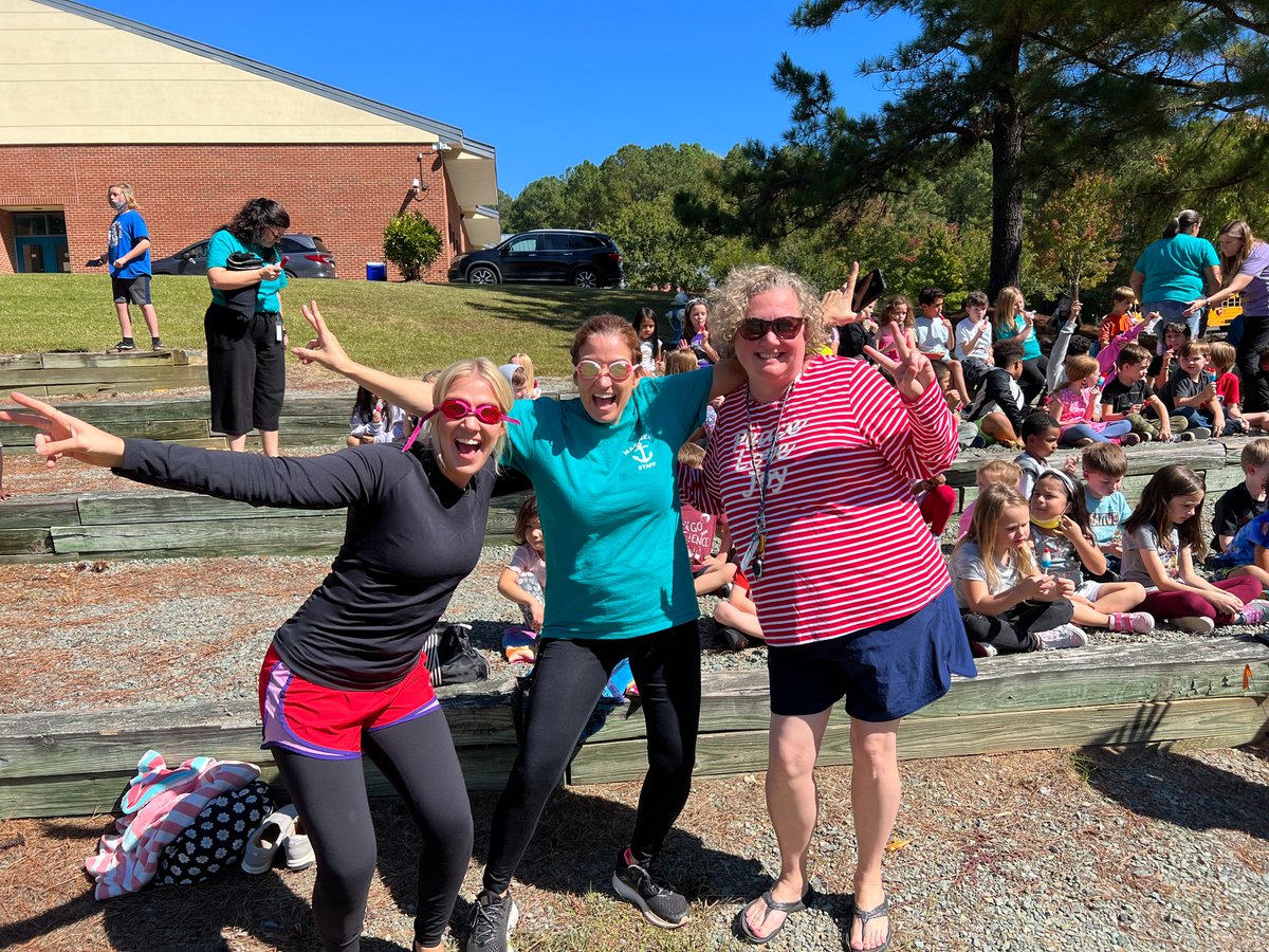 What a fun afternoon! Our Mariners closed out our SOS Fundraiser with some major FUN! The Dunk Tank Finale did not disappoint! @Mariners27312 <a href="/MarinersPTA/">Perry Harrison PTA</a> 
#perryharrison #onechatham #fundraiser <a href="/ChathamCoSch/">Chatham County Schools</a>