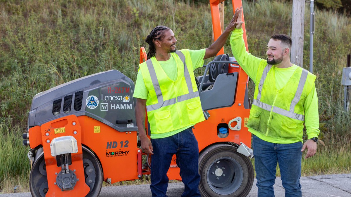 cityoflenexa's tweet photo. Know someone who enjoys outdoor work, hands-on experience, career growth, teamwork &amp; a stable Monday–Friday schedule? The Lenexa Municipal Services Department is hosting a jobs open house on Wednesday, Nov. 16 at 4-6 p.m.

Learn more ➡️ https://t.co/9WxykTtIv2 https://t.co/fBjtztZVYQ