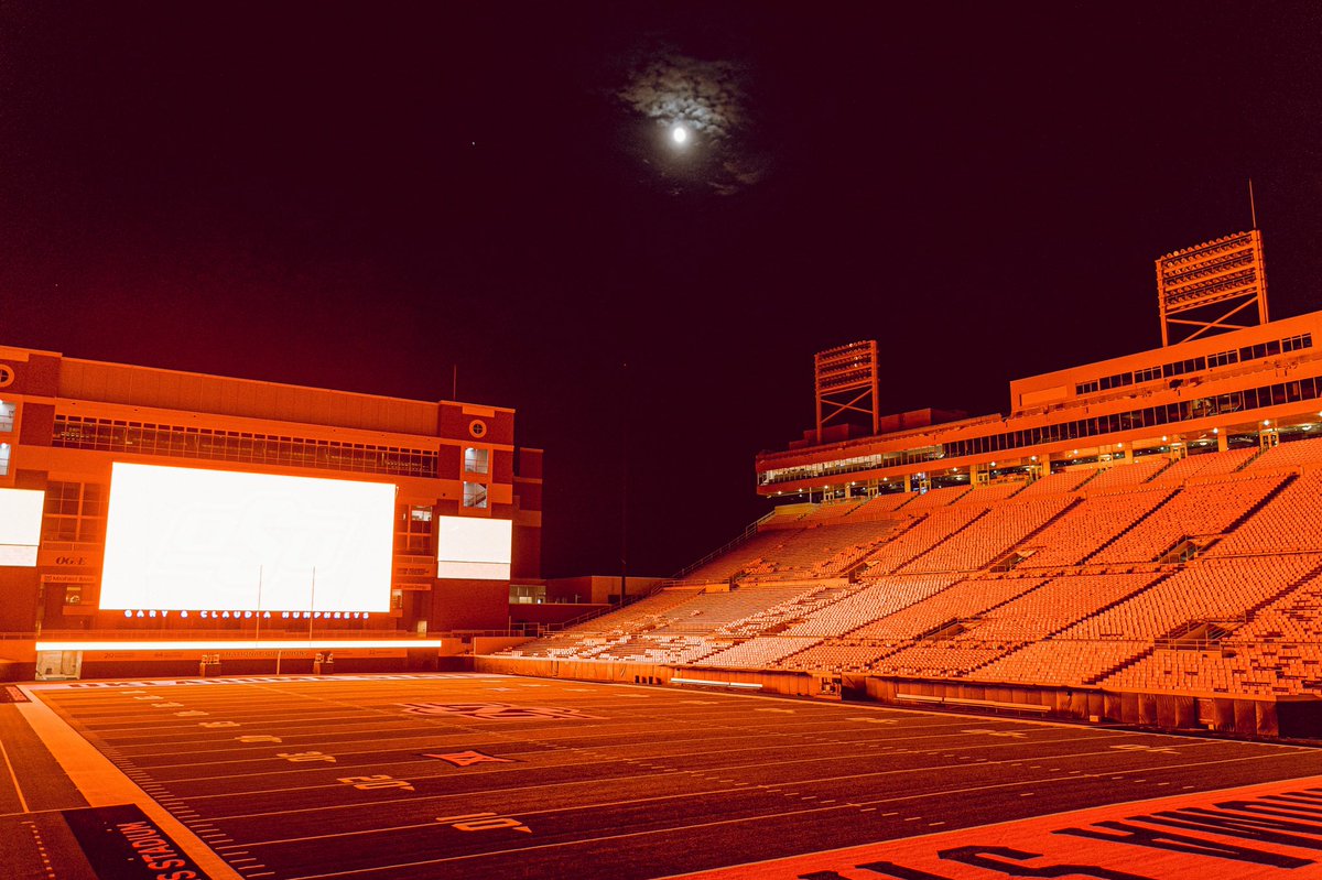 CowboyFB's tweet image. Light it orange 🟠

#DAT | #GoPokes