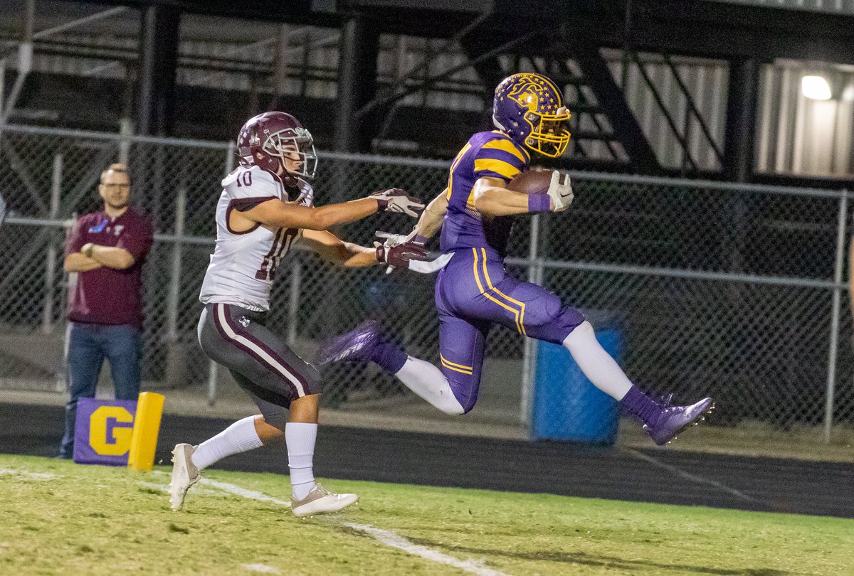 dgoodwin_74's tweet photo. Edgewood Bulldogs down at the half to the Troup Tigers 20-21.  @Edgewood_Ath @EdgewoodRadio @edgewood_isd @dctf @etfinalscore @etsnfm @RedZoneETX @vanzandtnews https://t.co/uVxLfKNPlH