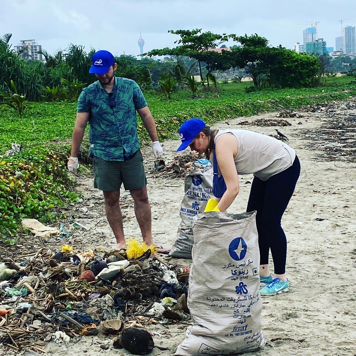 Early morning ocean vibes from the #CrowIsland beach. We welcome Anna and Roman from #russia  to the family of #cleanoceanforce . It’s always great to see passionate volunteers from many nations joining us  for one ultimate cause of saving our beautiful beaches. 
#juliechung