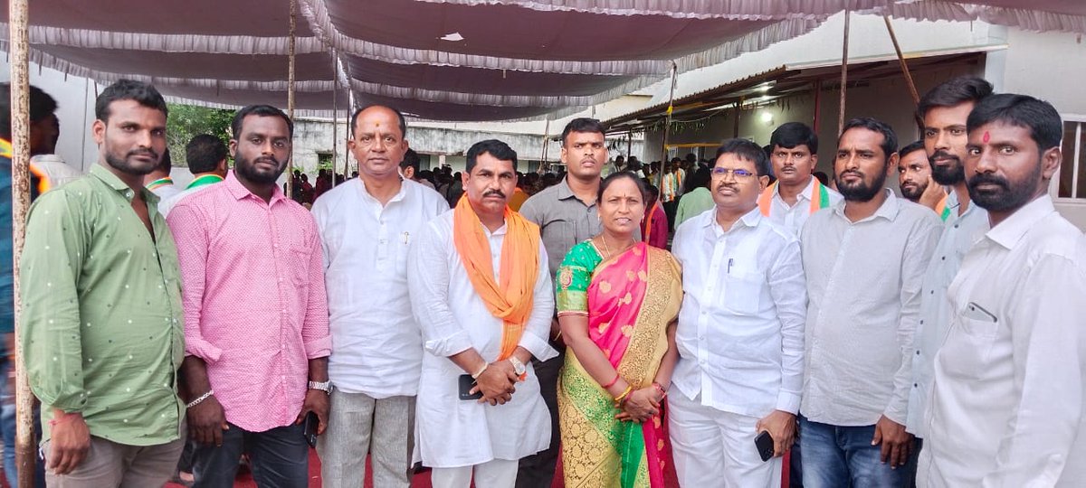 BohiniDarshan's tweet photo. Ziaguda corporator Sri Bohini Darshan have been appointed as BJP incharge for Kompally village, Munugode mandal for forthcoming Munugode by elections. Participated in election campaign along with Sri Rajagopal Reddy, Sri Manohar Reddy (bjp state vice-pres) &amp; Smt Bodige Shobha. https://t.co/KxEJBCIMBI