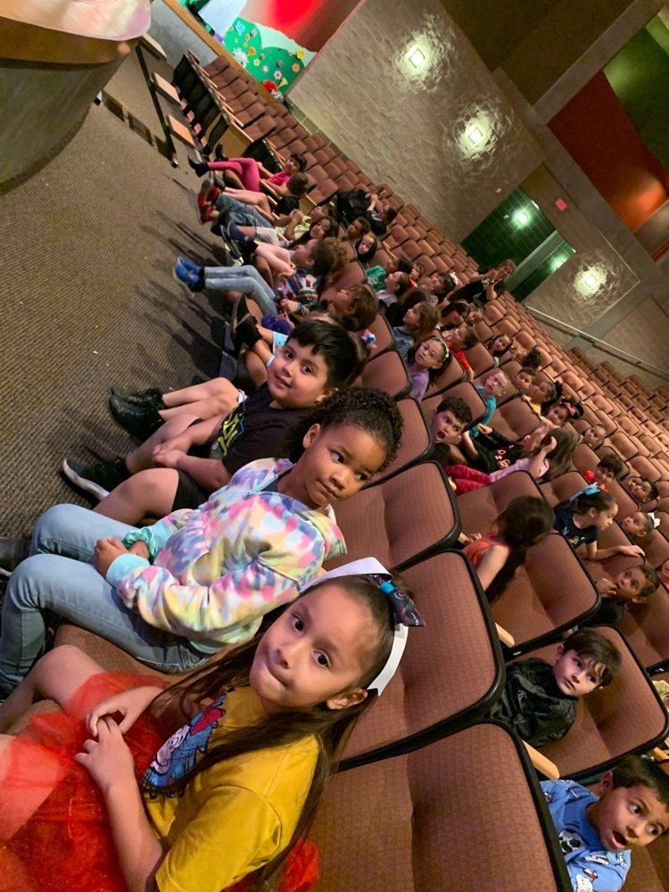 swisd_swe's tweet photo. Our first graders had the chance to watch SWHS #DragonDrama perform Seussical the Musical. They enjoyed it very much. Thanks for the invite! ♥️👏🏻👏🏻👏🏻 #RootEdSWE https://t.co/vmRqEGIslE