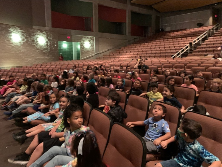 swisd_swe's tweet photo. Our first graders had the chance to watch SWHS #DragonDrama perform Seussical the Musical. They enjoyed it very much. Thanks for the invite! ♥️👏🏻👏🏻👏🏻 #RootEdSWE https://t.co/vmRqEGIslE