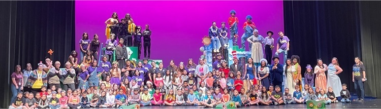 swisd_swe's tweet photo. Our first graders had the chance to watch SWHS #DragonDrama perform Seussical the Musical. They enjoyed it very much. Thanks for the invite! ♥️👏🏻👏🏻👏🏻 #RootEdSWE https://t.co/vmRqEGIslE