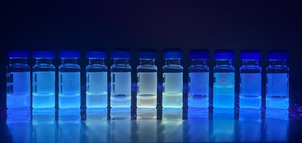 KuriousKloride's tweet photo. #FluorescenceFriday https://t.co/HFIKTwC5p6