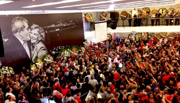 Muitas coisas simbólicas envolvem a emocionante possível retomada de PT e Lula ao poder. E pra mim, uma delas é essa aqui. Nunca esqueço.