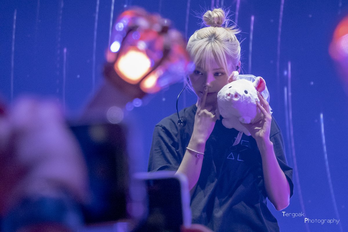 Tergoak's tweet photo. cutie piggy

220916

#LOONAinlondon 
#LOONA #이달의소녀 
#Jinsoul  #진솔 
@loonatheworld https://t.co/Gudd8zrrrU