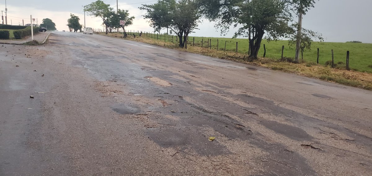 MaritzaMallelyJ's tweet photo. que no es más que la voz del pueblo reclamando su derecho a caminos dignos y seguros.
Mi Agenda es la del Ciudadano🤝🏽
#MarcandoMetas. 2/2 https://t.co/j9m5HEI6BH