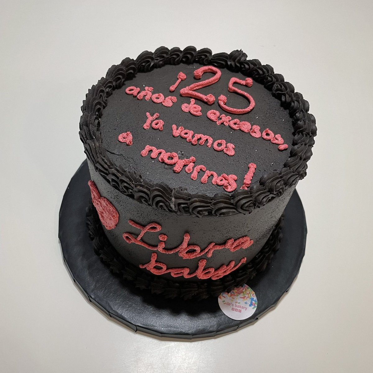 prettyfreckles's tweet photo. Les voy a enseñar unas cositas que ya casi no hago y/o no he publicado de hace tiempo 🎂💕 Gracias siempre 🙏💕 #ilesbakery https://t.co/jPzZcABw1Q