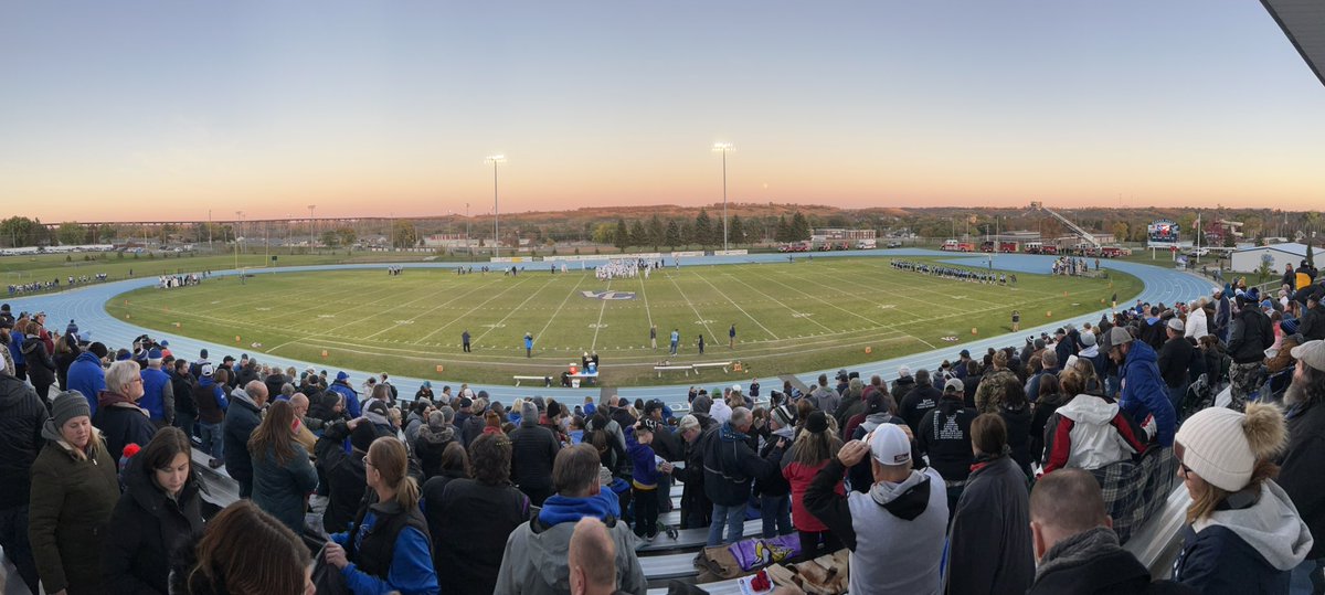 For the first time since 1999 Valley City has beat Jamestown for the Iron Trophy! 
Could not be more proud of the kids I get to coach. They played so well tonight!
#HiLiners #RollTrain