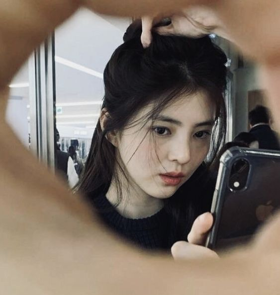 lqsohees's tweet photo. shes insanely gorgeous https://t.co/S4ZmhKHNux