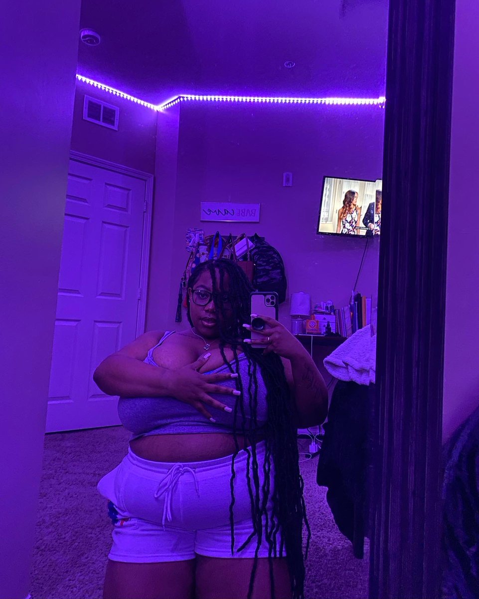 girlthatskenn's tweet image. Endless Reflections Of Her 💋
