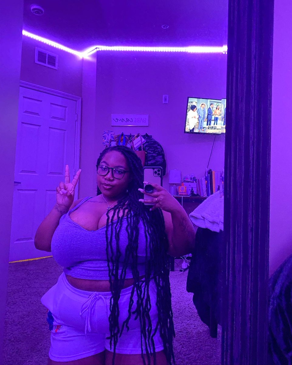 girlthatskenn's tweet image. Endless Reflections Of Her 💋