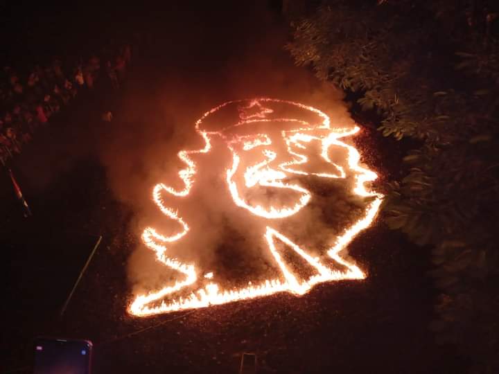 lisbalseiro's tweet photo. En #Matanzas desde la Escuela Primaria Seguidores de Camilo y Che, inicia la jornada con la juventud matancera iluminando la figura del Che después de una hermosa gala.
#MatancerosEnVictoria
#Matanzas #GobMtz #SomosDelBarrio @GHNordelo5 @SuselyMorfaG @CaridadPoey @gpppmatanzas https://t.co/iEdxXSU9Uh