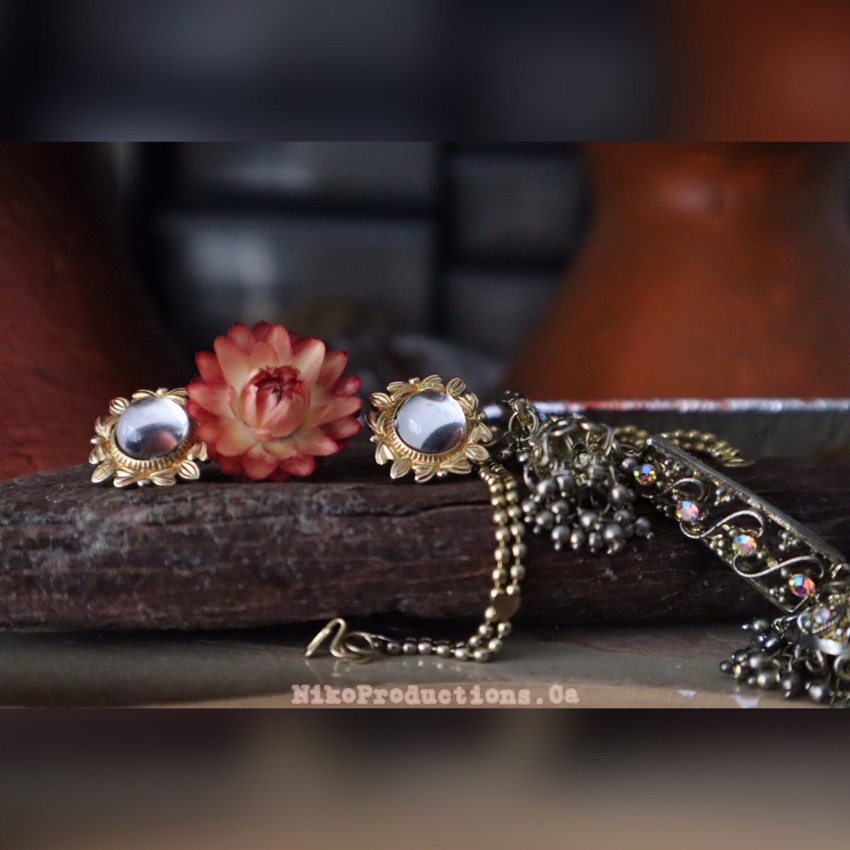 LexaPenndari's tweet photo. When it comes to jewelry and metals, gold is more of a Dark Autumn colour than silver, but silver works, so long as it’s not shiny.
My laptop gets to stay 💻
#SelfLove #Clothing #Colours #Couleurs #Colors #Colores #ColourAnalysis #ColorAnalysis #SciArt #DarkAutumn https://t.co/CkWSDHdrOJ