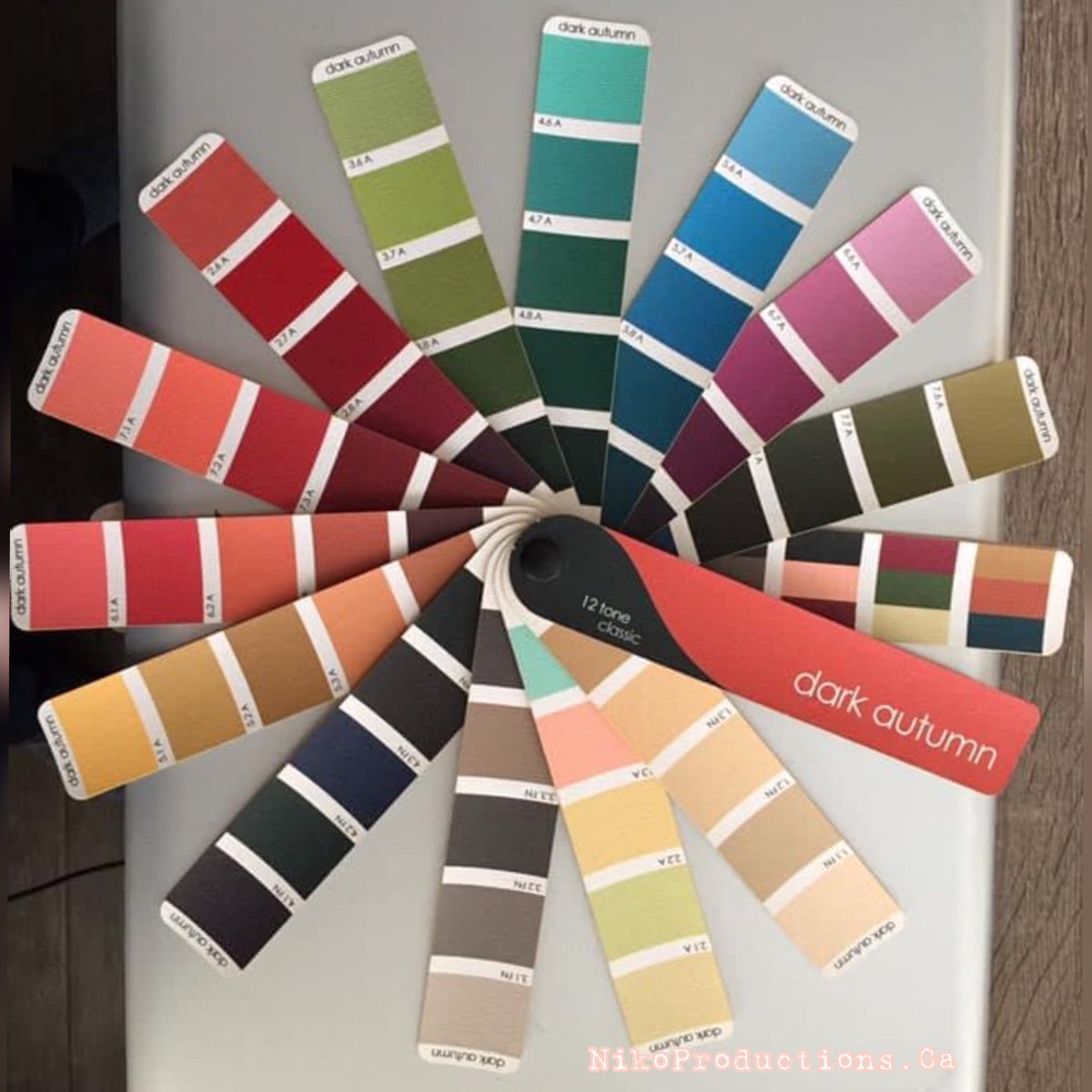 LexaPenndari's tweet photo. When it comes to jewelry and metals, gold is more of a Dark Autumn colour than silver, but silver works, so long as it’s not shiny.
My laptop gets to stay 💻
#SelfLove #Clothing #Colours #Couleurs #Colors #Colores #ColourAnalysis #ColorAnalysis #SciArt #DarkAutumn https://t.co/CkWSDHdrOJ