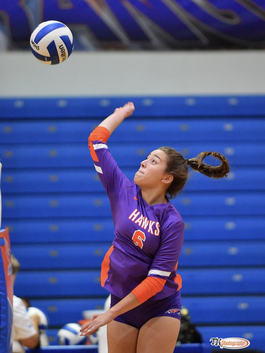 volleyinpurple's tweet photo. Horizon girls volleyball improves to 17-1 for the season with two tournament wins tonight over Stars Academy (2-0) and Lake Mary (2-1) playing in the Premier Division of pool 1 at the Fight for the Cure Tourney hosted at the Game Point Center in Orlando. Gwen Berry pictured here. https://t.co/NwX5IxXDSW