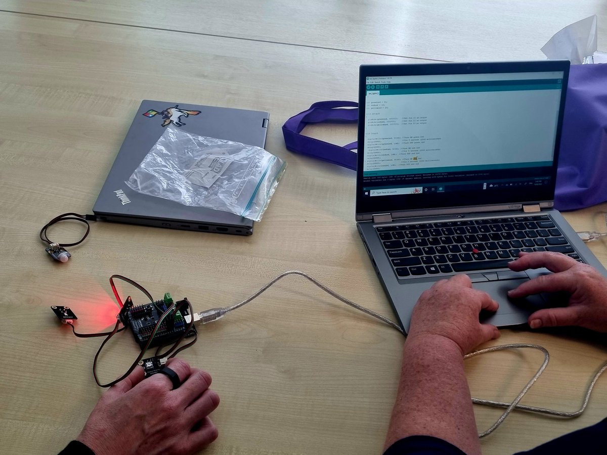 Making, tinkering and hacking with Arduino. #NZMIEEHui22 #MSEduANZ