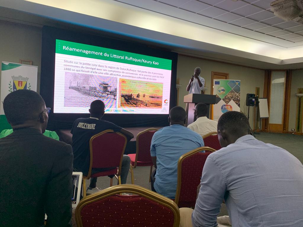 Bocar_Dia17's tweet photo. Heureux d'avoir l'opportunité de participer à la Semaine de la Mobilité Durable et du Climat.
Tous mes remerciements à la plateforme @Dakclim 🙌 pour ma participation au Pitch du 4ème Sommet de Climate Chance Afrique 
@Codatu @cetudsn https://t.co/KKoWhYdAS6