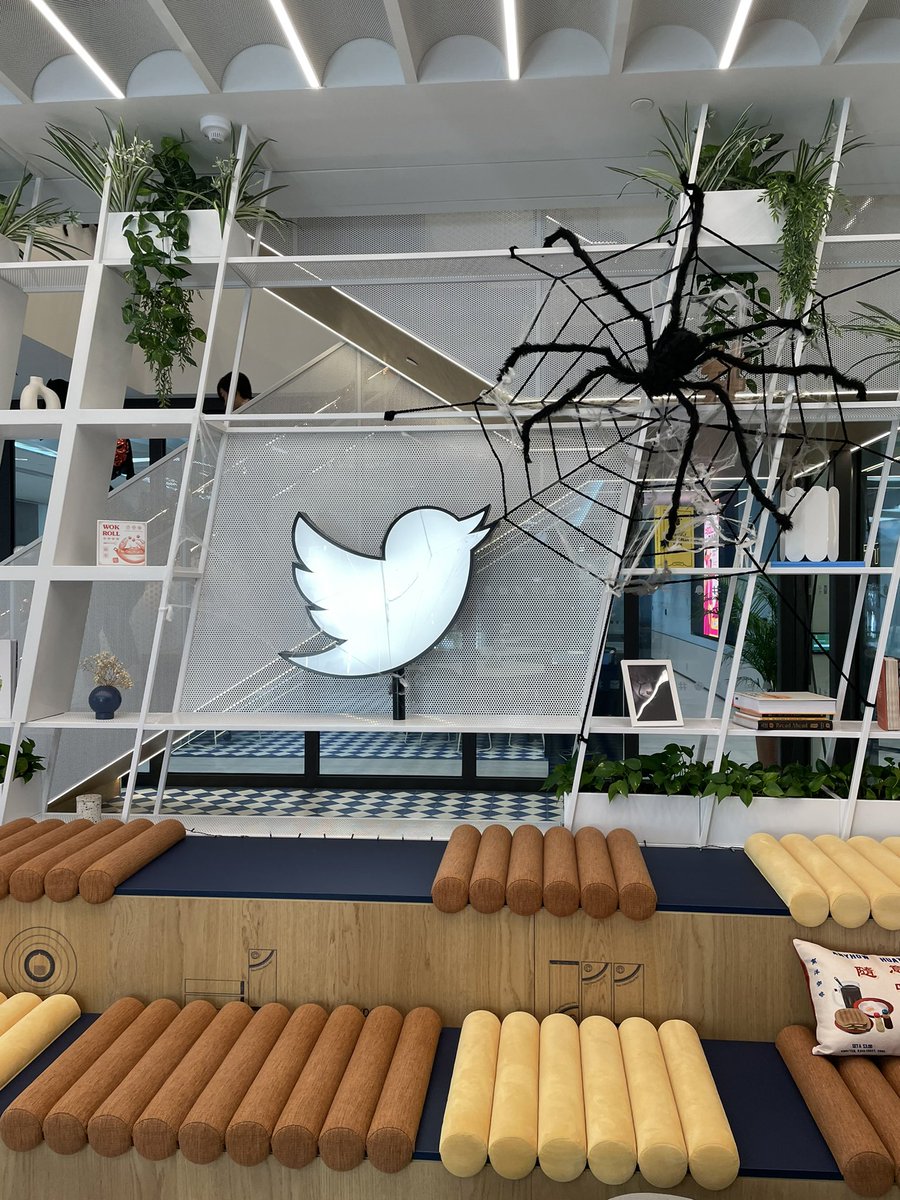 yipherman's tweet photo. Super nice catch up with y’all! #oneteam #twittersg https://t.co/M5NWz4QEQj