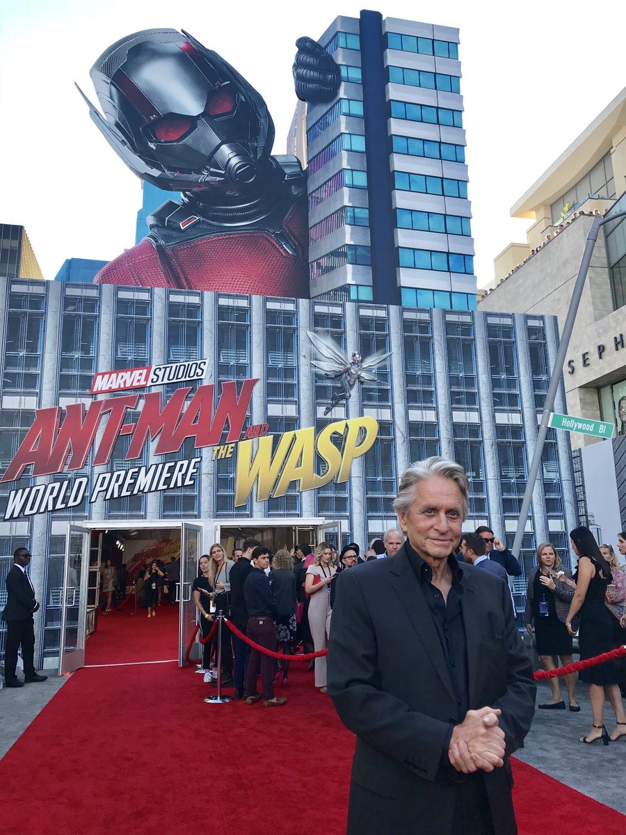 © 𝗠𝗮𝗿𝘃𝗲𝗹 𝗦𝘁𝘂𝗱𝗶𝗼𝘀 — ¡Hola, Hank Pym! Así llegaba Michael a la premiere mundial de Ant-Man and #TheWaspRP.