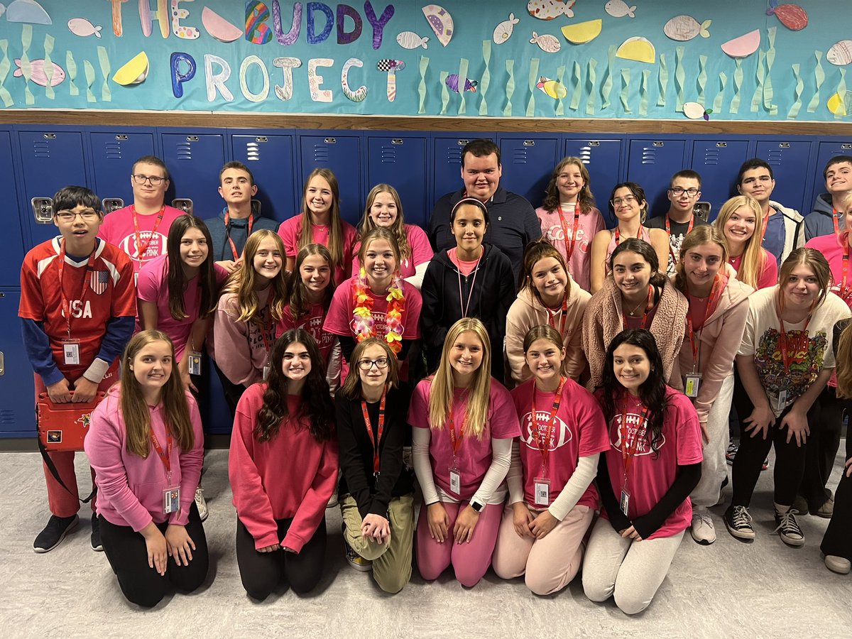 LZBuddies2020's tweet photo. Great job today Buddy Project with Under the Sea homecoming decorations! Our hallway turned out awesome! @ErinDeLuga @LZHSStudCo @GalltKelley #lznation https://t.co/iP0eNXUeuE