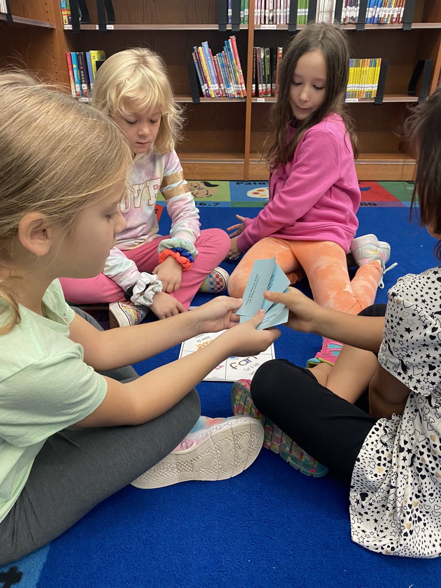 Rodgers_Reads's tweet photo. Can’t you just hear these conversations? First graders learning how to Rally Robin with a shoulder partner… &amp; play Fan ‘N Pick to check comprehension. https://t.co/rscSaEY93f