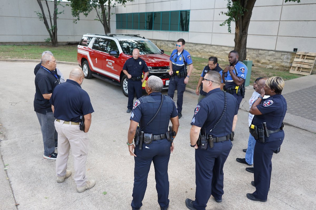 ArlingtonPD's tweet photo. National Faith &amp; Blue Weekend is underway!

We want to thank our ACAAP (Arlington Clergy And Police Partnership) group who stopped by this afternoon and asked to pray over our officers. 

Events are taking place all weekend. Click on the link for more:

https://t.co/5olLmXowAw https://t.co/2XeZ6hZyqC