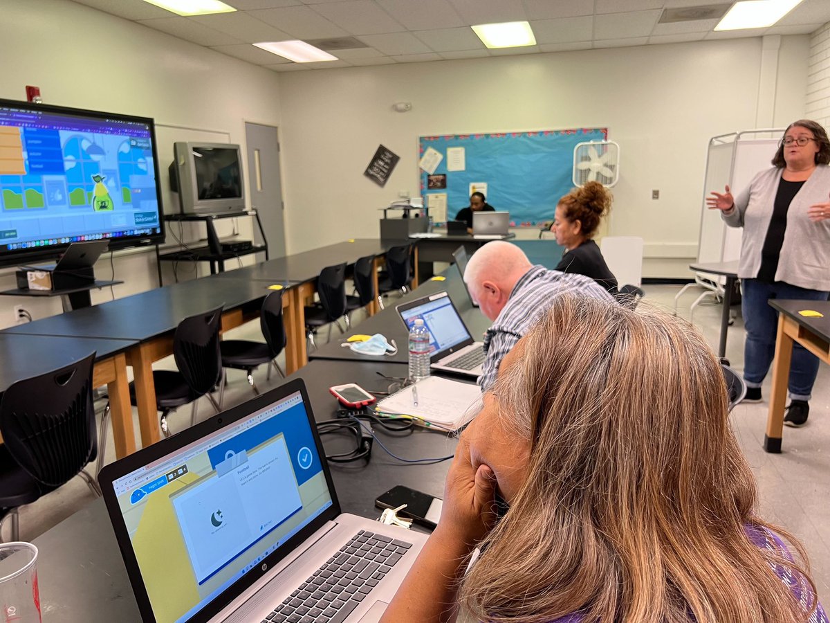 The best part of our job? Sharing the awesome #techtools we have available for <a href="/LynwoodSchools/">Lynwood Unified School District</a> Ts to use w/ Ss! Showing <a href="/PearDeck/">Pear Deck Learning</a> #FlashcardFactory w @Lynwood_CAS Ts for ESL classes and so much more!  <a href="/SandraNedu/">Sandra 🍎</a> <a href="/kab_graham/">Kathleen</a> 🍐