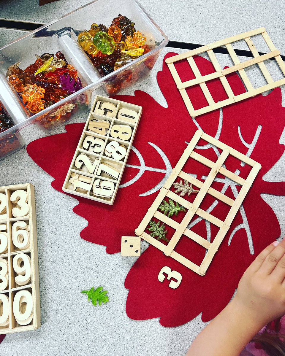 FDK_Lightning's tweet photo. Working on our Number Sense this week with this roll and show activity! 🍁 #kindergarten #numbersense #mathbehaviours https://t.co/71fNSr4pdC
