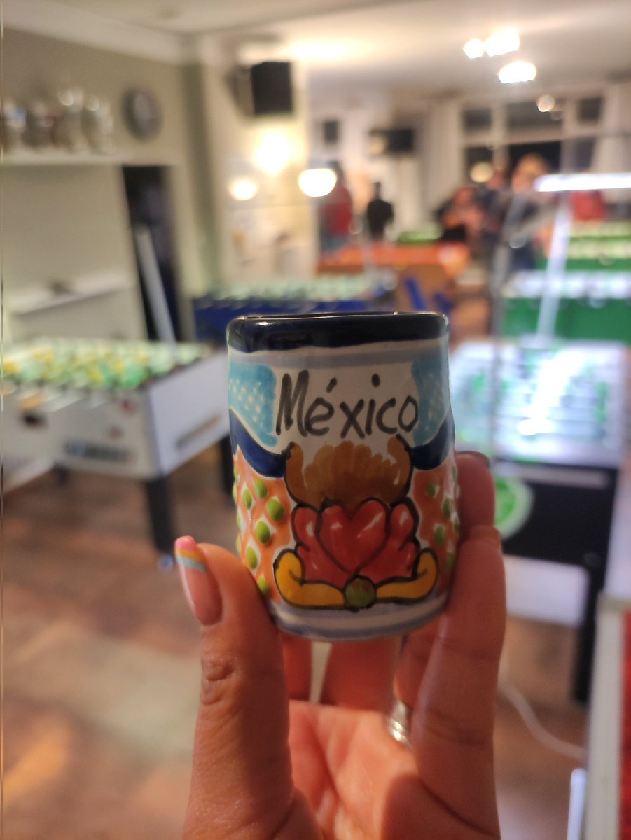 frutiluuu's tweet photo. Empezar a vivir  en Alemania y que te den un shot en este tequilero 😍 https://t.co/PBLQTQsHQn