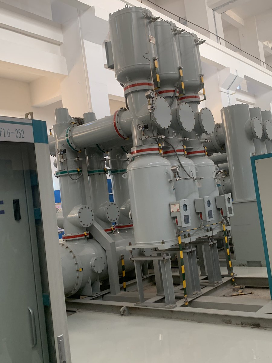 Visite de nos trois centrales hydroélectriques: Zongo 2 m’a attiré par la numérisation du système, l'architecture et modernité des équipements, Sanga est en cours de réhabilitation et j’étais choquée par l’état de Zongo 1 les installations sont archaïques et 3 grp sont en arrêt.