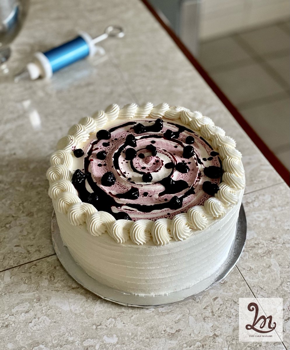 TheCakeMadame's tweet photo. π« x π = a 2 layered lemon sponge with a blueberry compote filling and cream cheese frosting.
#LemonSponge #BlueberryCompote #CreamCheeseFrosting #Cakegasm https://t.co/JqgNXsiORx