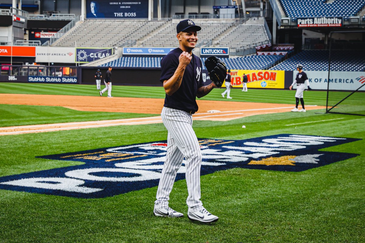 Yankees's tweet photo. Postseason prep 👊

#RepBX https://t.co/ajErLDUuyp