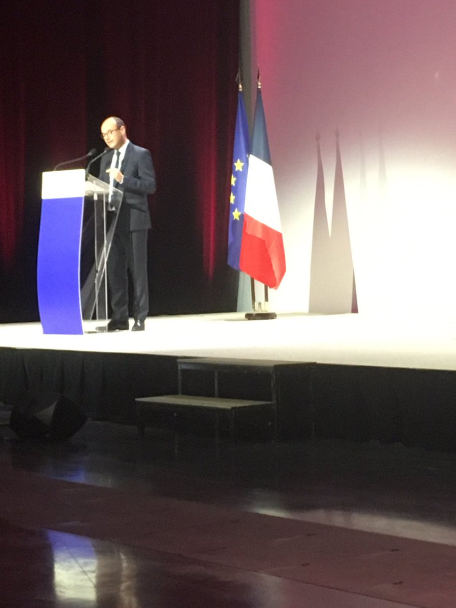 VeroPouzadoux's tweet photo. Bordeaux Interco de France. Clap de fin. 3 jours d Ă©changes, de partages, de retrouvailles et de dĂ©fis. Les collectivitĂ©s sont porteuses d actes, de projets et ont bien compris les dĂ©fis Ă gagner. A l Ătat de nous faire confiance et nous aider. #confiance #subsidiarite #ensemble https://t.co/cRDbZwh4Zq