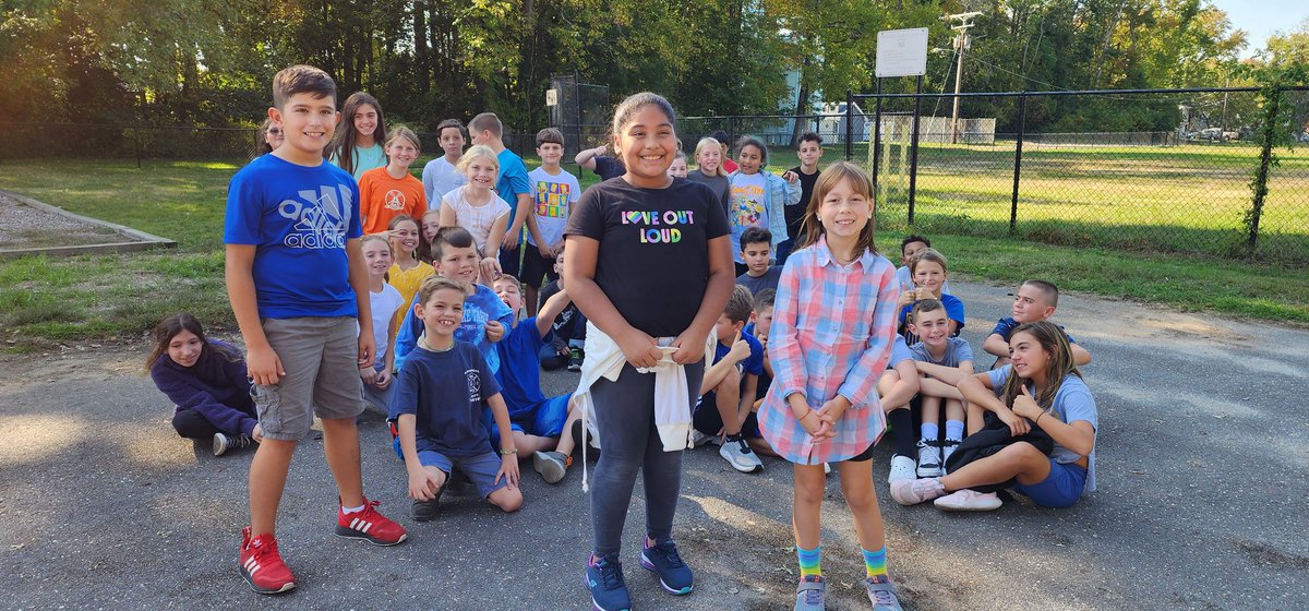 FSD_Ms_Carroll's tweet photo. 3rd, 4th, and 5th grade had a great time acknowledging our first group of MVPs this afternoon! Can't wait to see who wins next month! @FSDVikings @MissBFSD @SwamyVikings https://t.co/ycNvkEB7ms