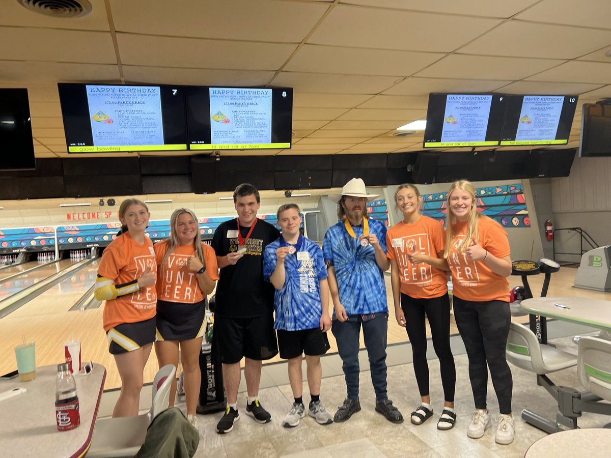atlstuco's tweet photo. We had such a fun time today at Special Olympics Bowling! AHS StuCo always loves volunteering at this event and getting to meet so many amazing athletes!🎳 https://t.co/sLEeVxpaKx